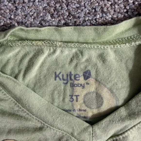 Kyte Baby Toddler V-Neck Tee Shirt in Avocado Print Green Size 3T Bamboo Shirt - Picture 4 of 9
